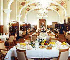Natsionalniy Hotel Kiev Restaraunts all kiev hotels