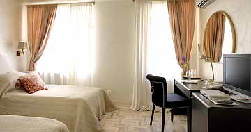 Superior number  with twin beds in hotel vozdvizhenskiy